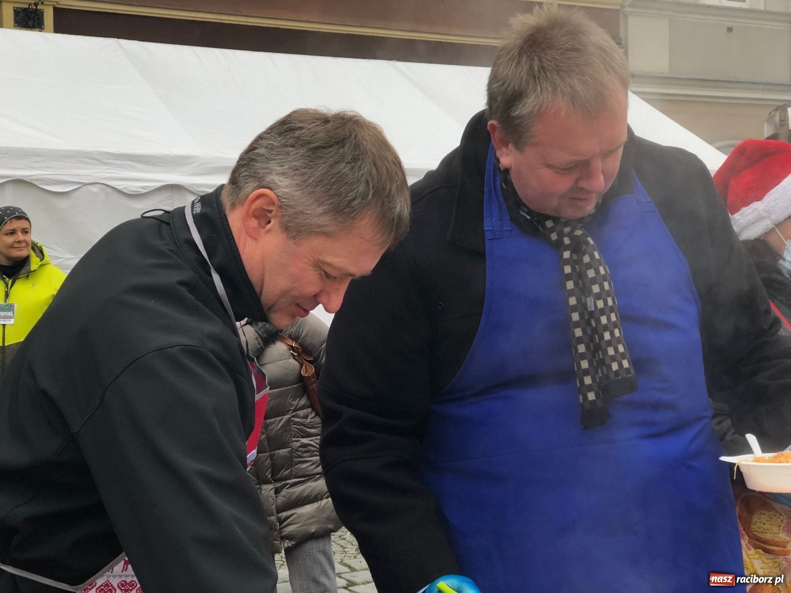 Zdjęcie w galerii na portalu naszraciborz.pl: Tańczący kucharz, prezydenci i gar świątecznego bigosu [FOTO i WIDEO] wiadomości z regionu