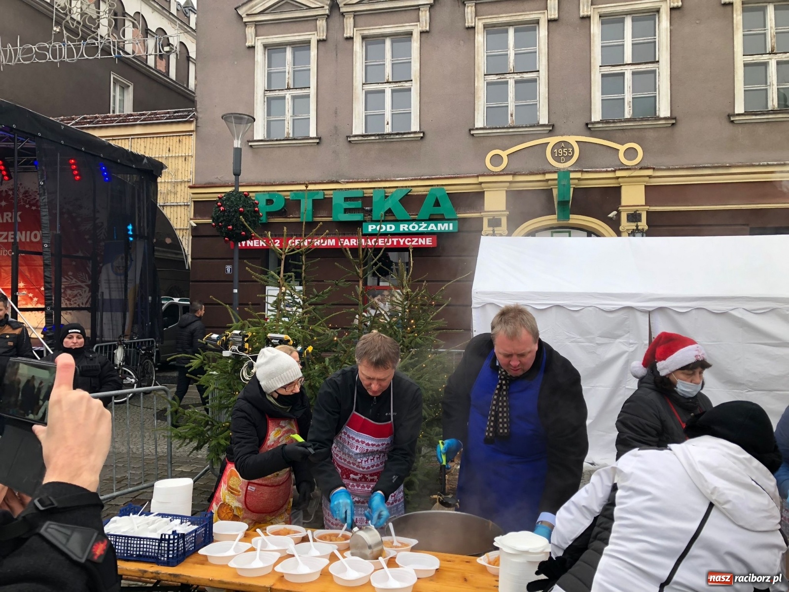 Zdjęcie w galerii na portalu naszraciborz.pl: Tańczący kucharz, prezydenci i gar świątecznego bigosu [FOTO i WIDEO] wiadomości z regionu