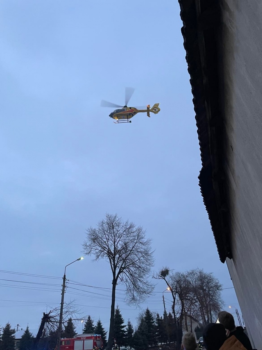 Zdjęcie w galerii na portalu naszraciborz.pl: Cztery zastępy strażaków i śmigłowiec w Bieńkowicach wiadomości z regionu