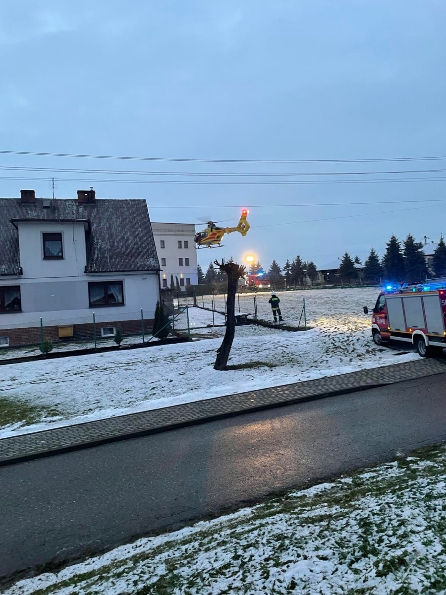 Zdjęcie w galerii na portalu naszraciborz.pl: Cztery zastępy strażaków i śmigłowiec w Bieńkowicach wiadomości z regionu