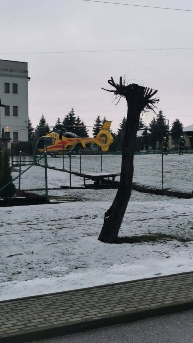Zdjęcie w galerii na portalu naszraciborz.pl: Cztery zastępy strażaków i śmigłowiec w Bieńkowicach wiadomości z regionu