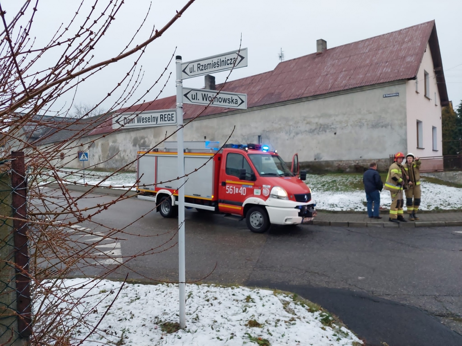 Zdjęcie w galerii na portalu naszraciborz.pl: Cztery zastępy strażaków i śmigłowiec w Bieńkowicach wiadomości z regionu