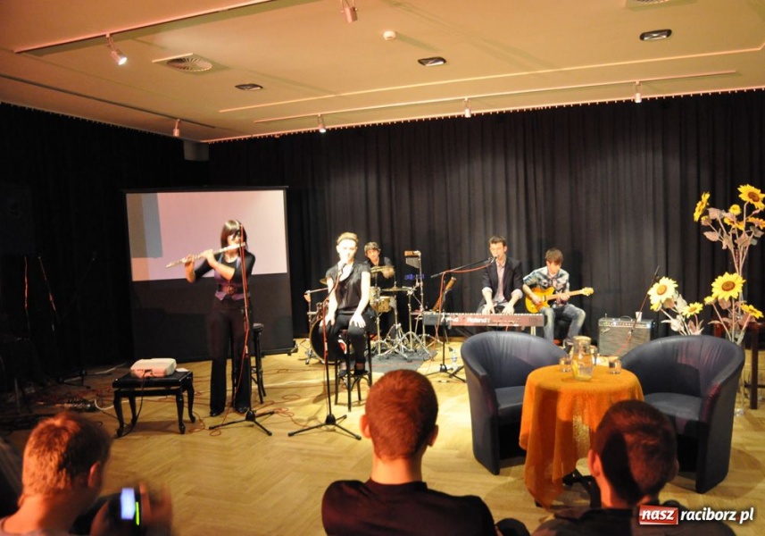 Zdjęcie w galerii na portalu naszraciborz.pl: Lipska na promocji Almanachu wiadomości z regionu