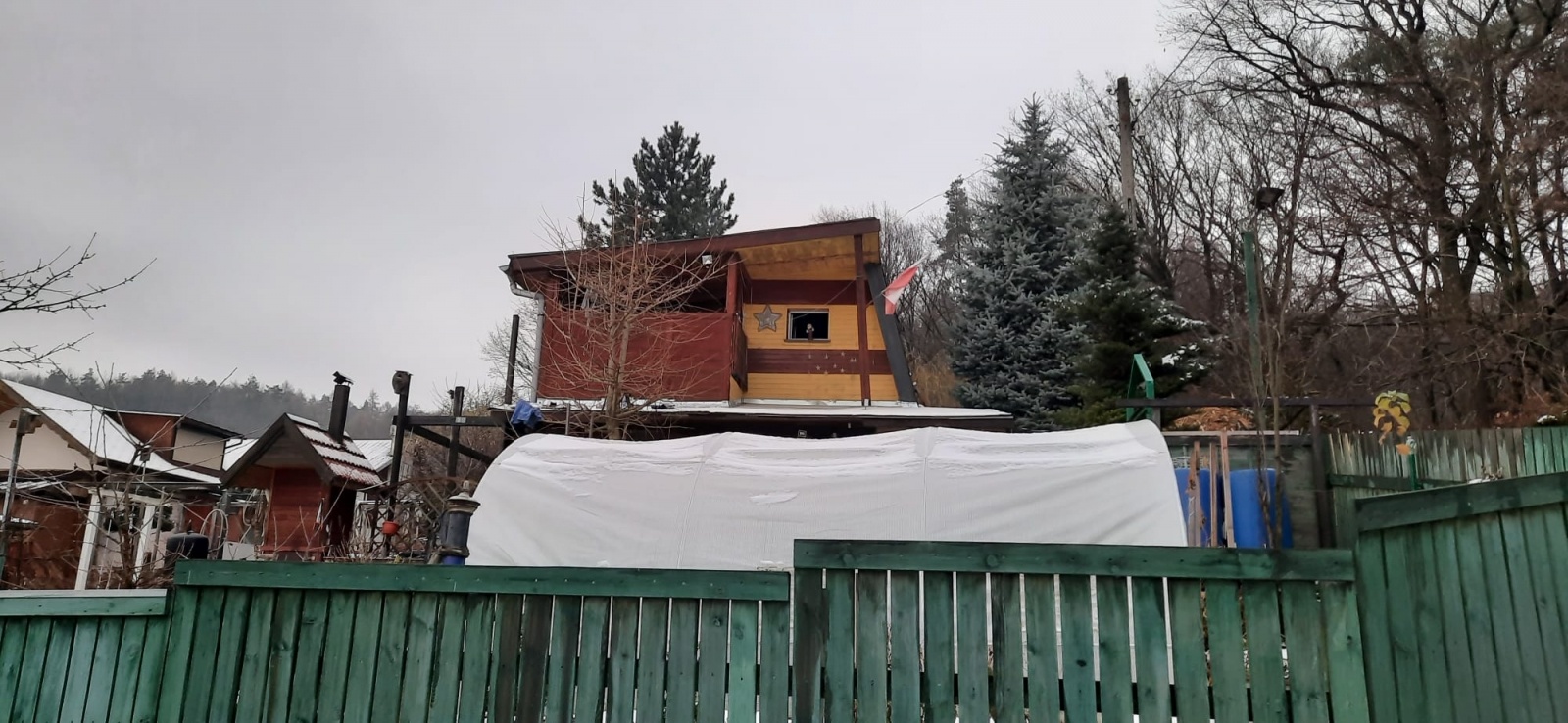 Zdjęcie w galerii na portalu naszraciborz.pl: Raport 998. Pożar altanki na Brzeziu [FOTO] wiadomości z regionu