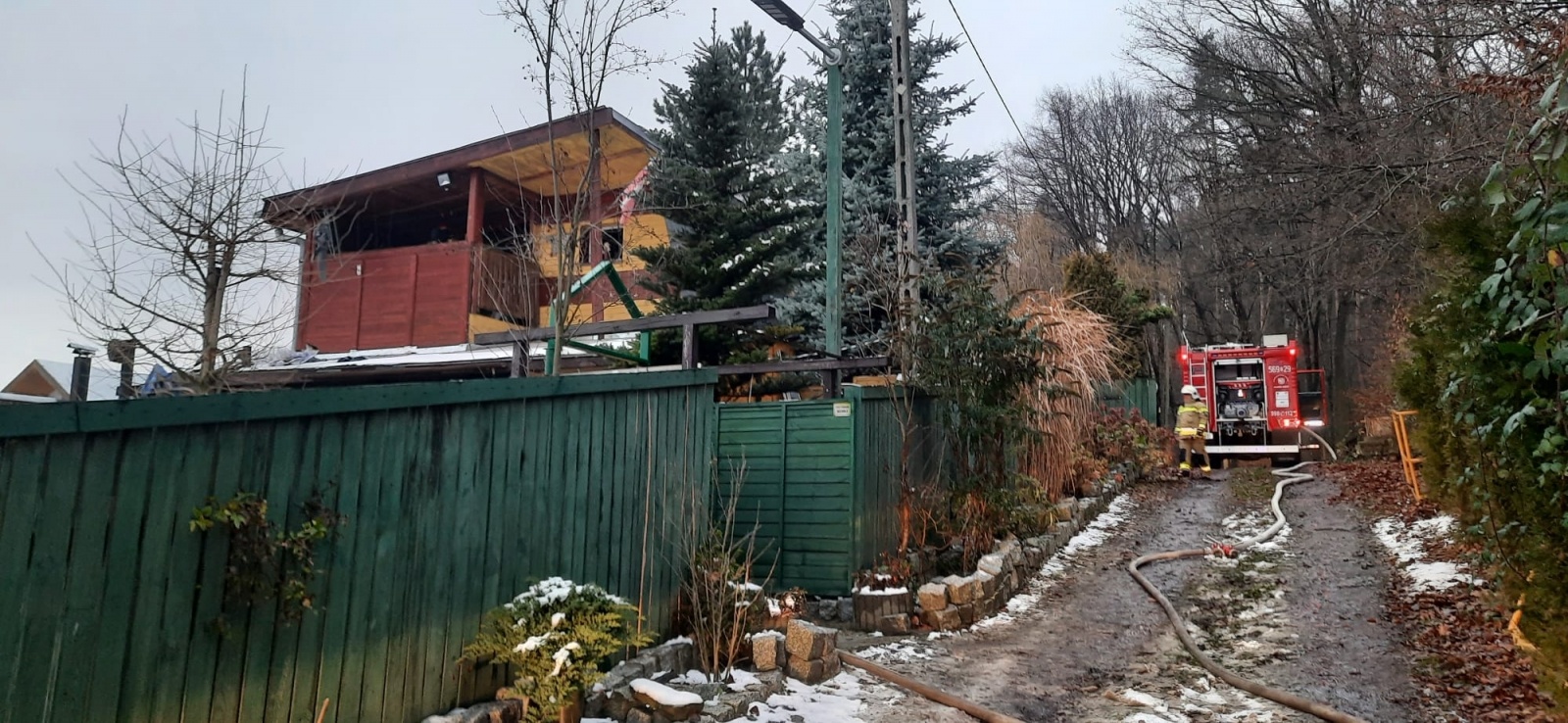 Zdjęcie w galerii na portalu naszraciborz.pl: Raport 998. Pożar altanki na Brzeziu [FOTO] wiadomości z regionu