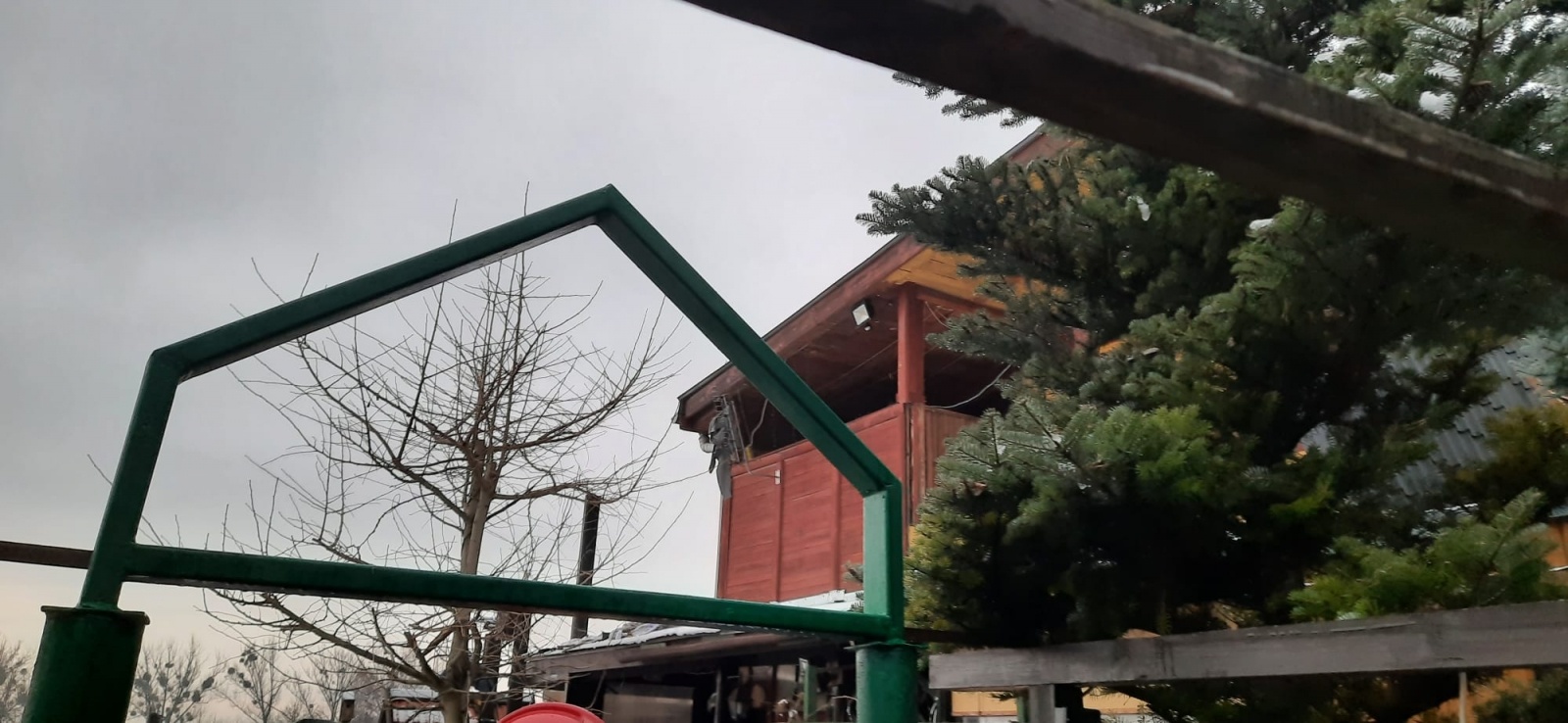 Zdjęcie w galerii na portalu naszraciborz.pl: Raport 998. Pożar altanki na Brzeziu [FOTO] wiadomości z regionu