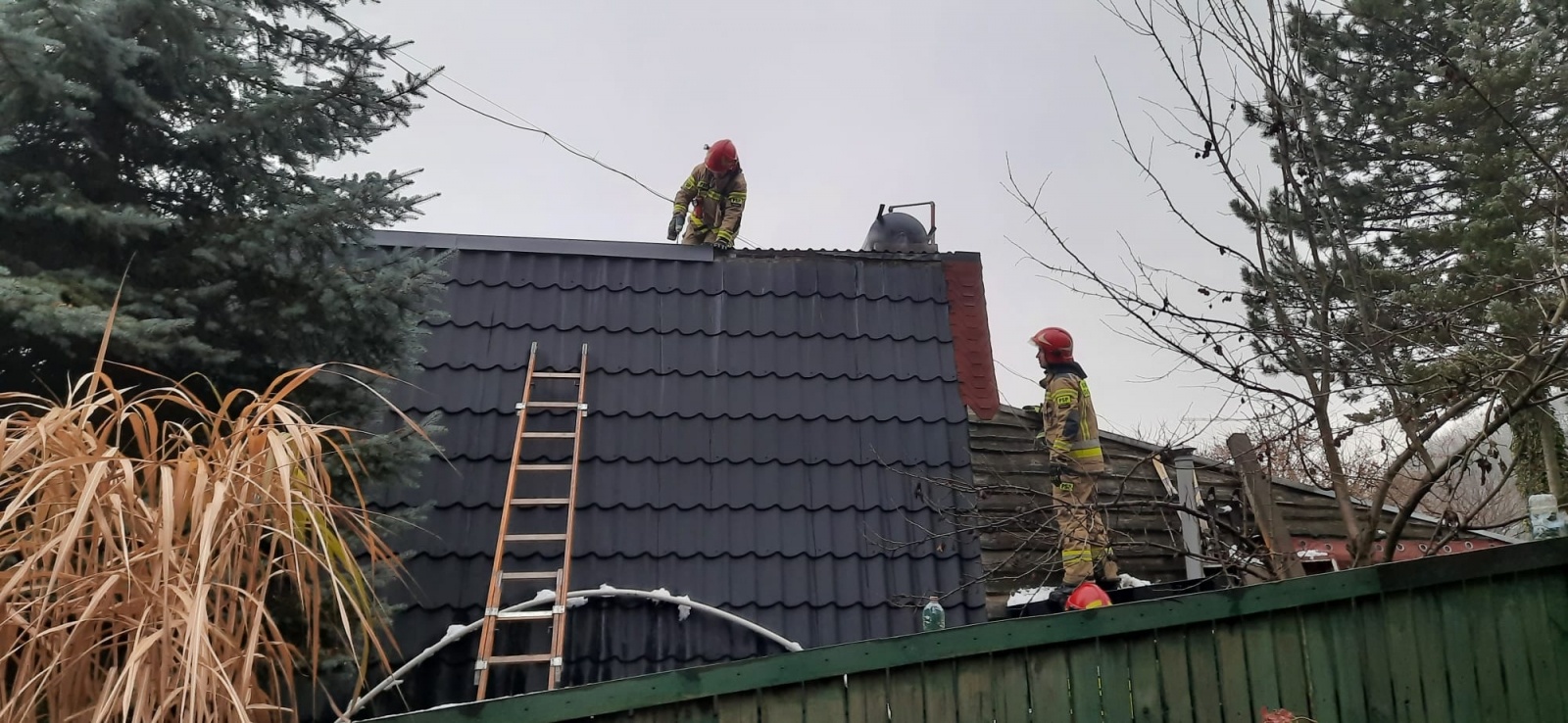 Zdjęcie w galerii na portalu naszraciborz.pl: Raport 998. Pożar altanki na Brzeziu [FOTO] wiadomości z regionu