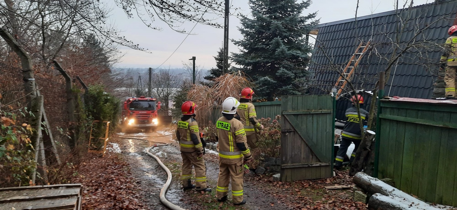 Zdjęcie w galerii na portalu naszraciborz.pl: Raport 998. Pożar altanki na Brzeziu [FOTO] wiadomości z regionu