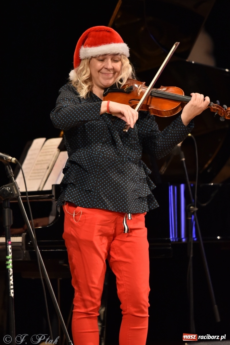 Zdjęcie w galerii na portalu naszraciborz.pl: Maluchy w krainie dźwięku w mikołajkowym klimacie wiadomości z regionu