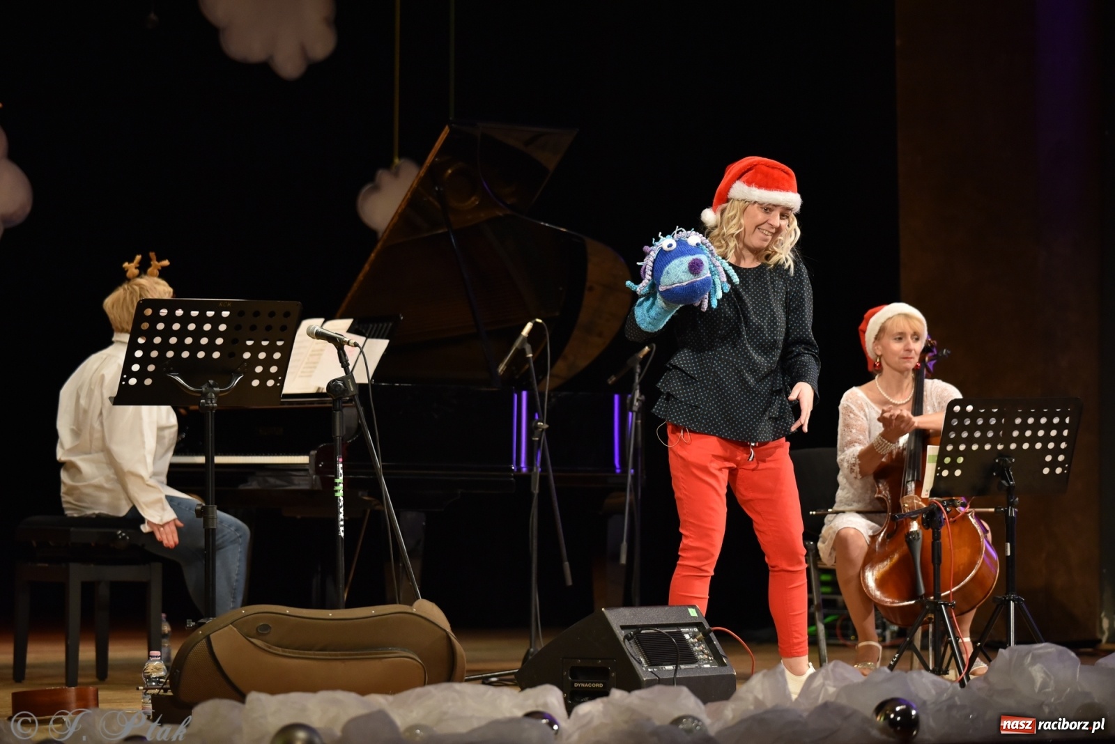 Zdjęcie w galerii na portalu naszraciborz.pl: Maluchy w krainie dźwięku w mikołajkowym klimacie wiadomości z regionu