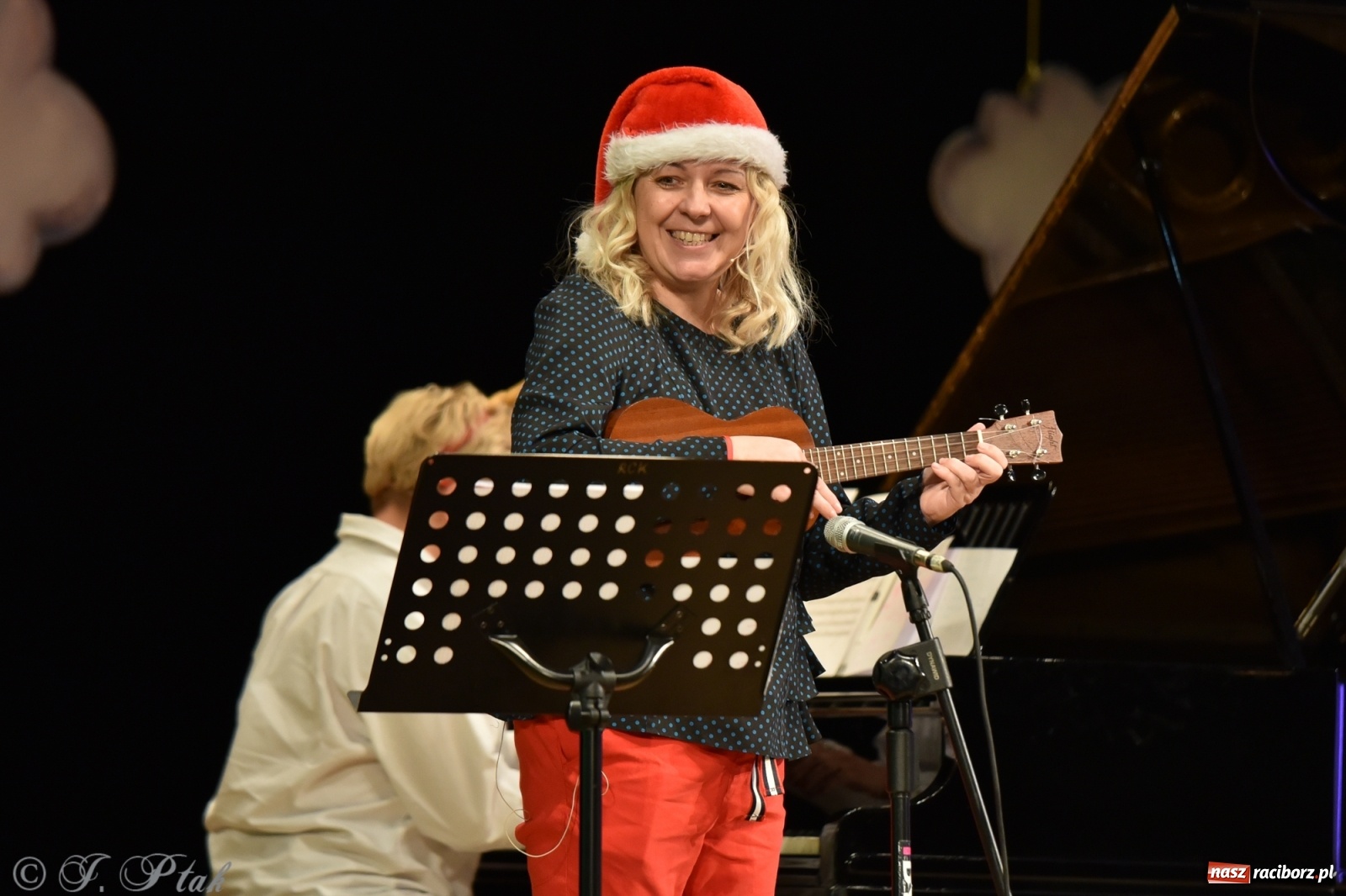 Zdjęcie w galerii na portalu naszraciborz.pl: Maluchy w krainie dźwięku w mikołajkowym klimacie wiadomości z regionu