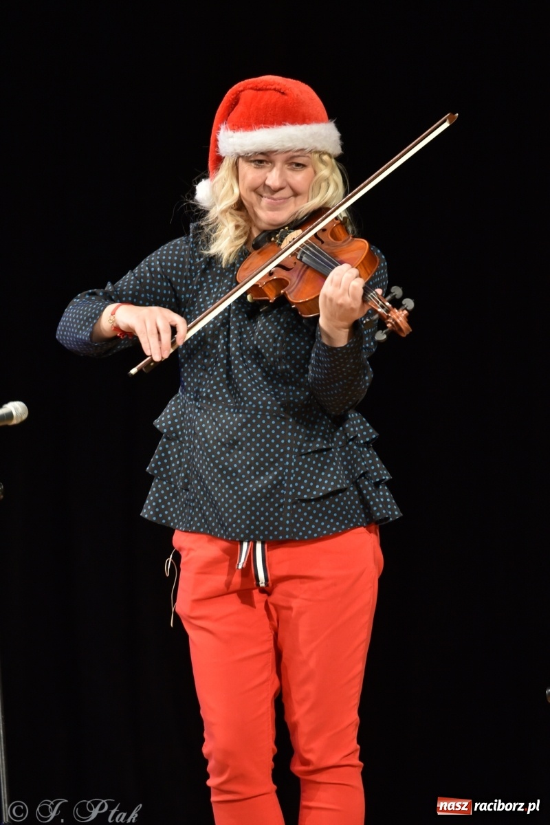 Zdjęcie w galerii na portalu naszraciborz.pl: Maluchy w krainie dźwięku w mikołajkowym klimacie wiadomości z regionu