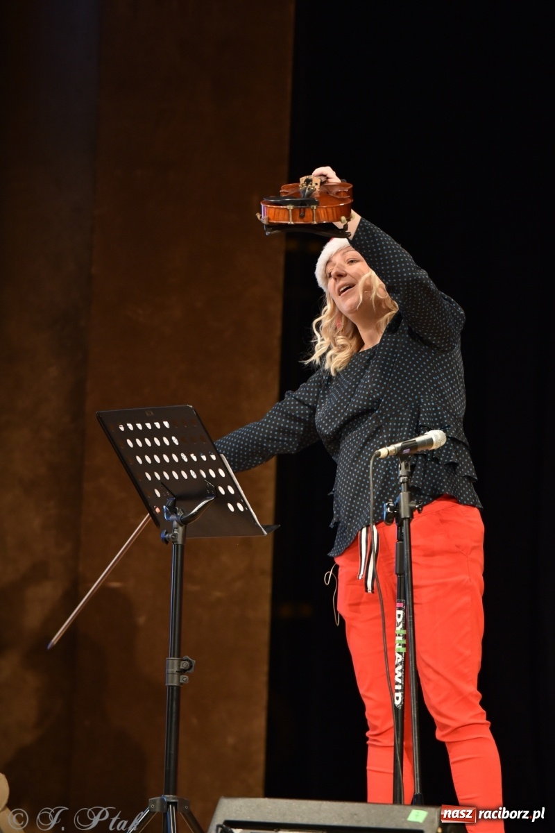 Zdjęcie w galerii na portalu naszraciborz.pl: Maluchy w krainie dźwięku w mikołajkowym klimacie wiadomości z regionu