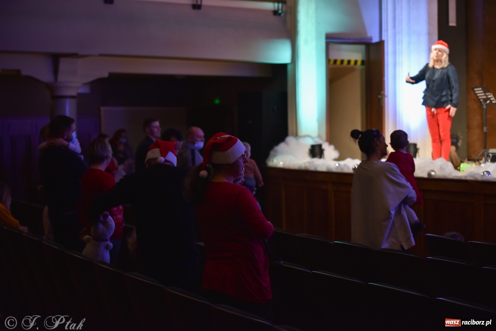 Zdjęcie w galerii na portalu naszraciborz.pl: Maluchy w krainie dźwięku w mikołajkowym klimacie wiadomości z regionu