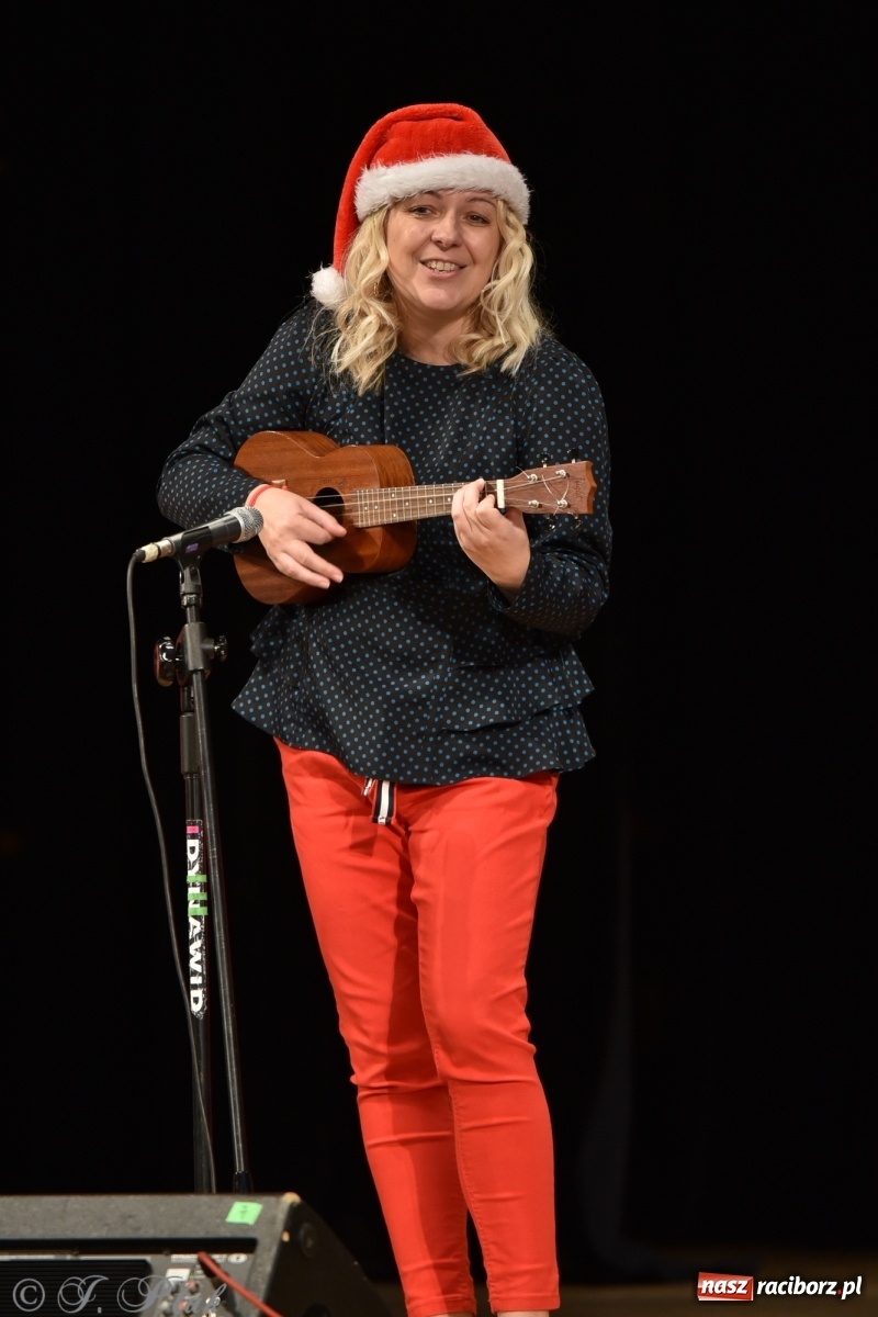 Zdjęcie w galerii na portalu naszraciborz.pl: Maluchy w krainie dźwięku w mikołajkowym klimacie wiadomości z regionu
