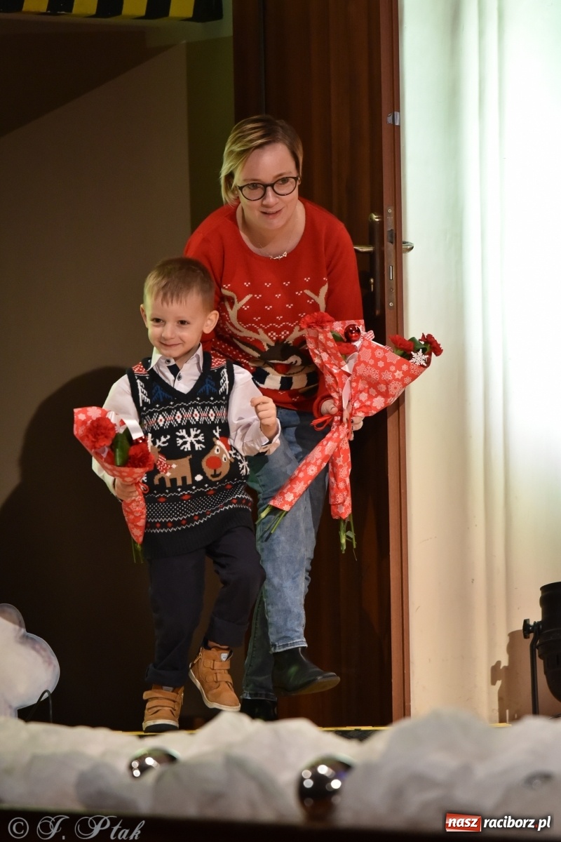 Zdjęcie w galerii na portalu naszraciborz.pl: Maluchy w krainie dźwięku w mikołajkowym klimacie wiadomości z regionu