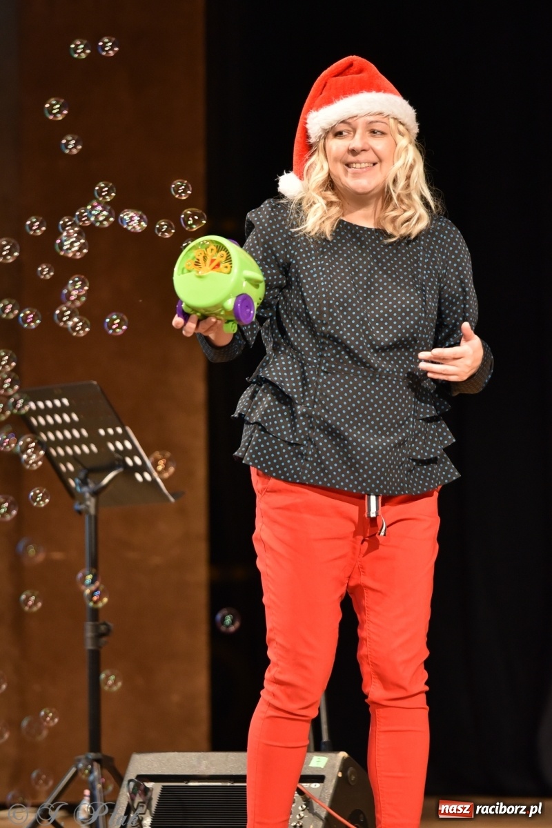 Zdjęcie w galerii na portalu naszraciborz.pl: Maluchy w krainie dźwięku w mikołajkowym klimacie wiadomości z regionu
