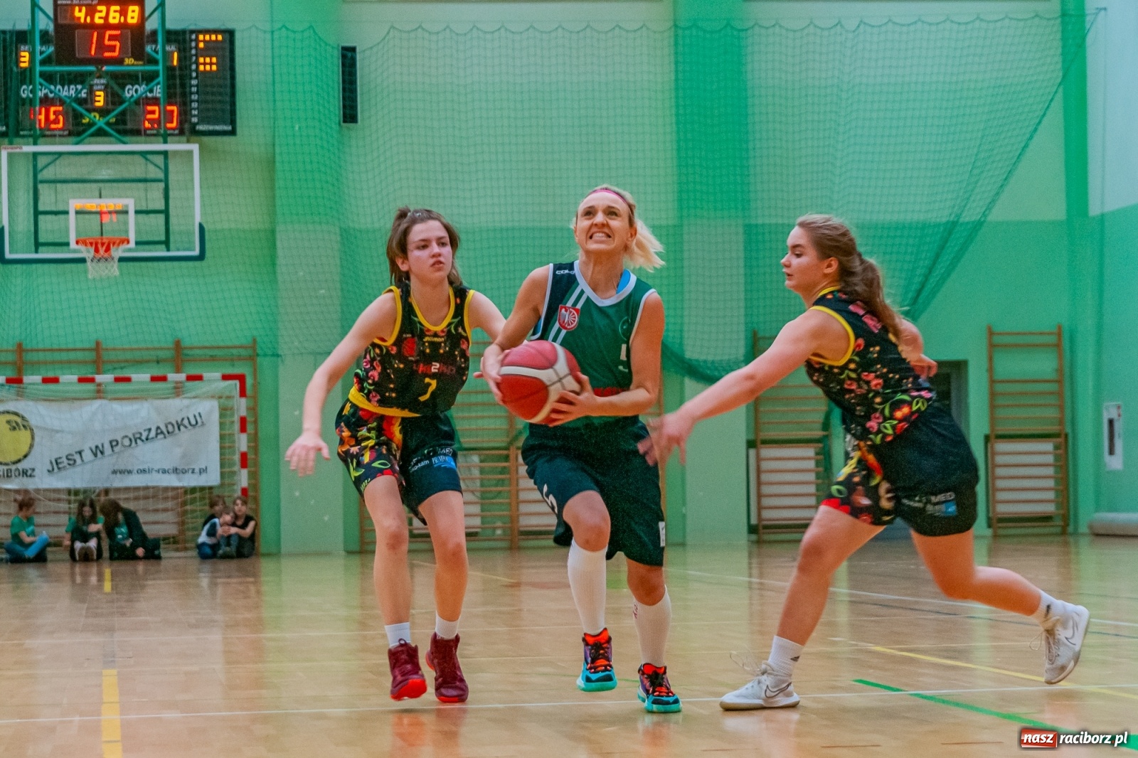 Zdjęcie w galerii na portalu naszraciborz.pl: RKK AZS Racibórz zdemolował Kamienicę Polską [FOTO] wiadomości z regionu