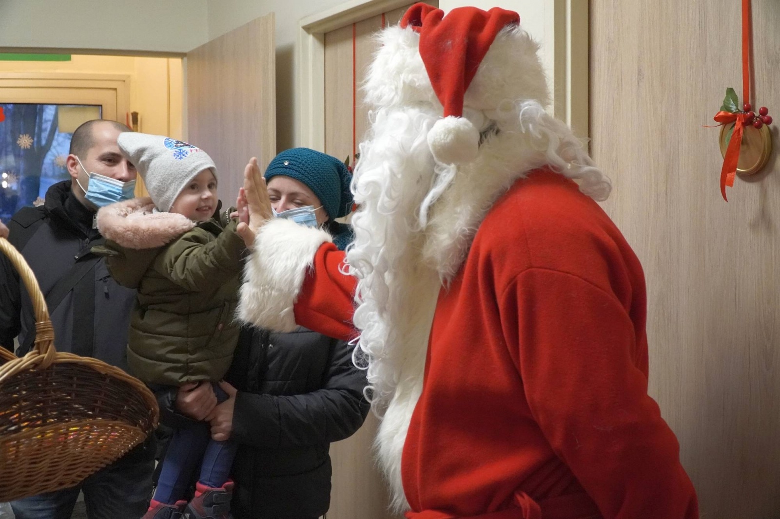 Zdjęcie w galerii na portalu naszraciborz.pl: Prezydent razem z Św. Mikołajem przywitali przedszkolaków [FOTO i WIDEO] wiadomości z regionu