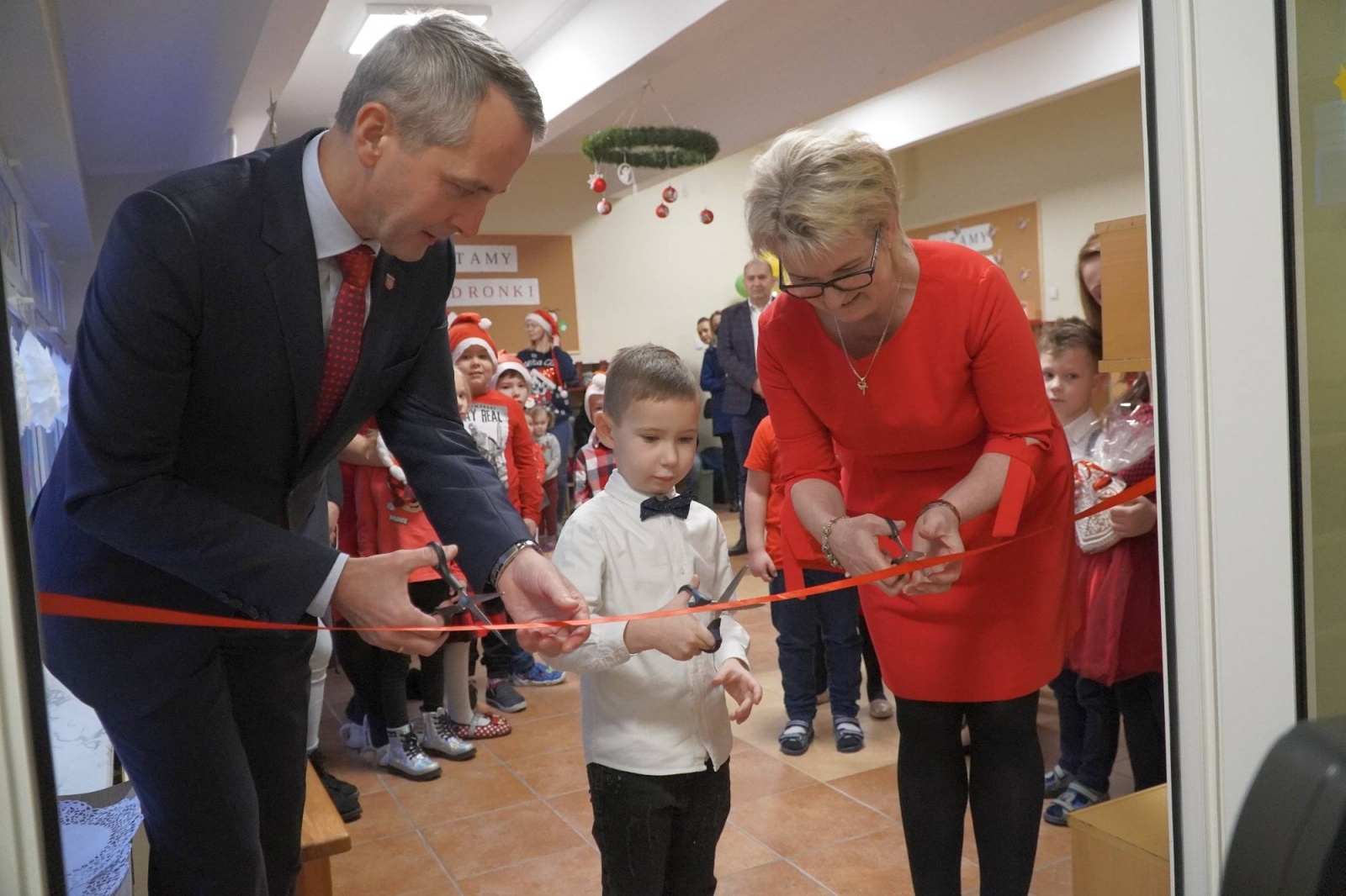 Zdjęcie w galerii na portalu naszraciborz.pl: Prezydent razem z Św. Mikołajem przywitali przedszkolaków [FOTO i WIDEO] wiadomości z regionu