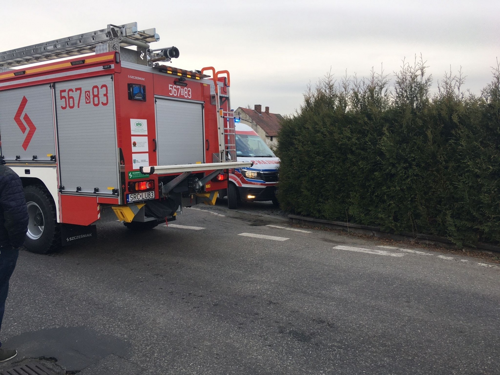Zdjęcie w galerii na portalu naszraciborz.pl: Peugeot staranował ogrodzenie posesji w Budziskach wiadomości z regionu