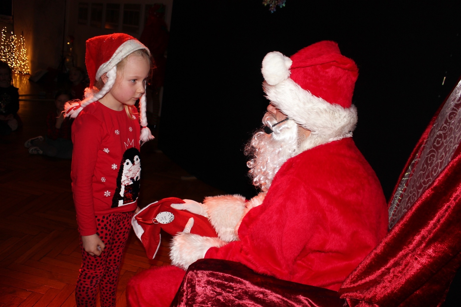 Zdjęcie w galerii na portalu naszraciborz.pl: Święty Mikołaj odwiedził GCK w Nędzy [FOTO] wiadomości z regionu