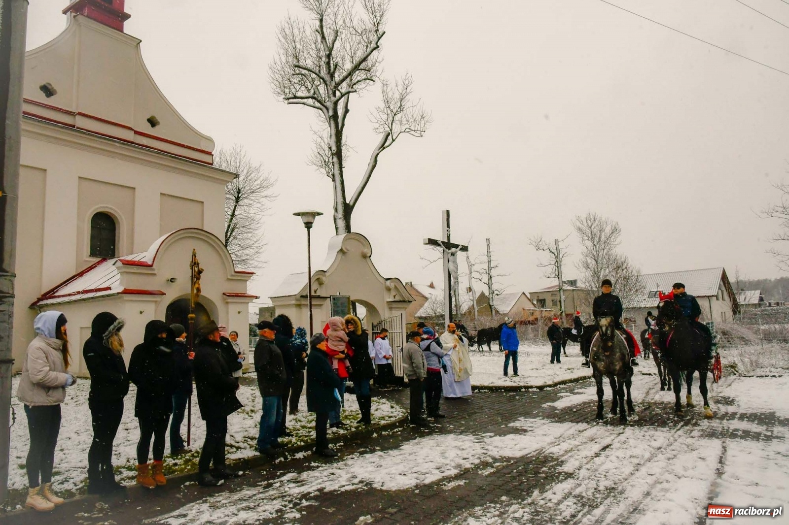Zdjęcie w galerii na portalu naszraciborz.pl: W Krzanowicach odbyła się doroczna procesja na św. Mikołaja wiadomości z regionu