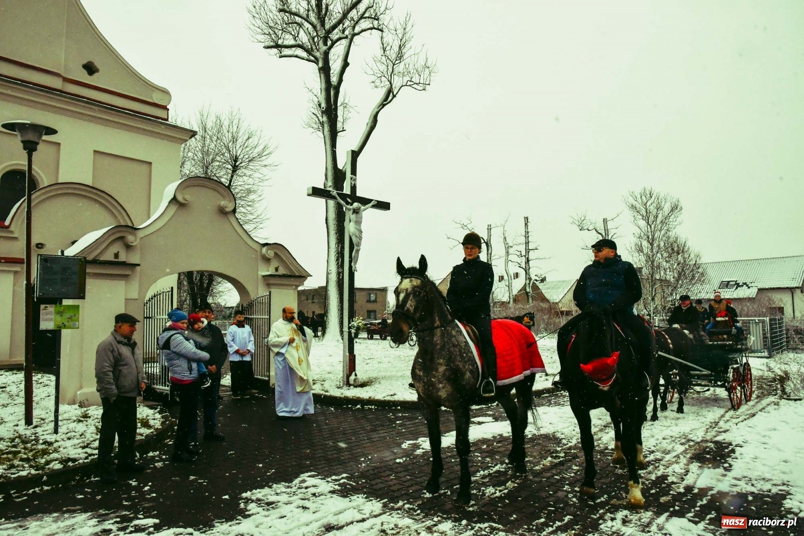 Zdjęcie w galerii na portalu naszraciborz.pl: W Krzanowicach odbyła się doroczna procesja na św. Mikołaja wiadomości z regionu