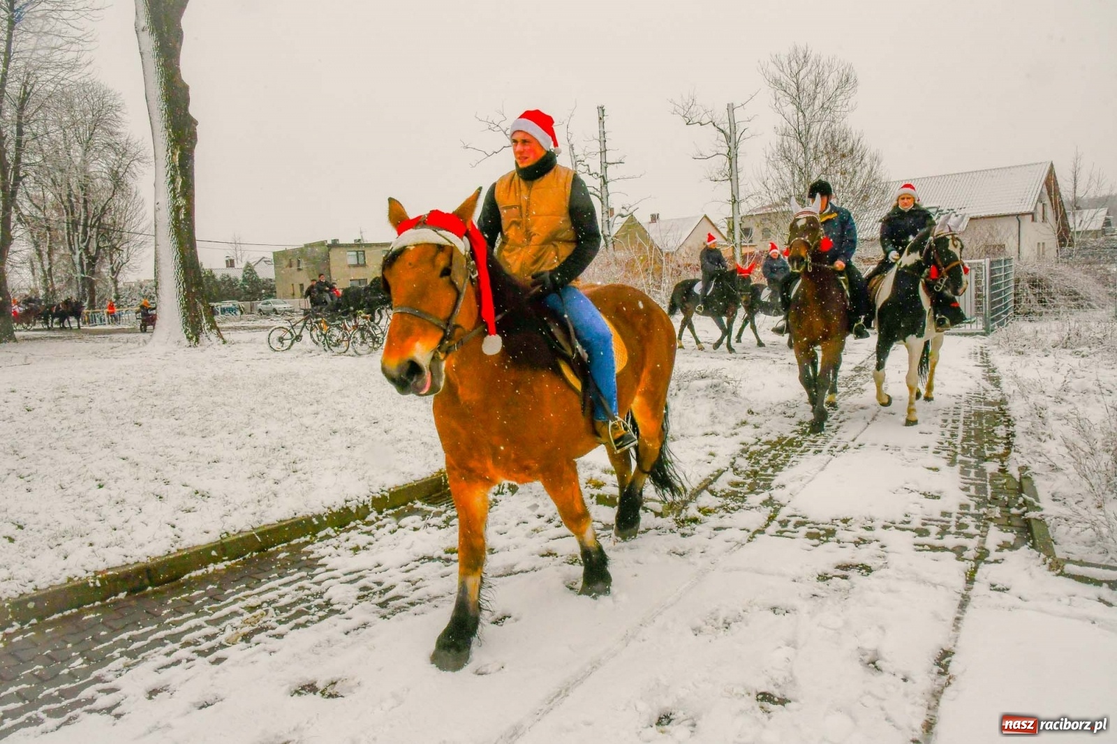 Zdjęcie w galerii na portalu naszraciborz.pl: W Krzanowicach odbyła się doroczna procesja na św. Mikołaja wiadomości z regionu