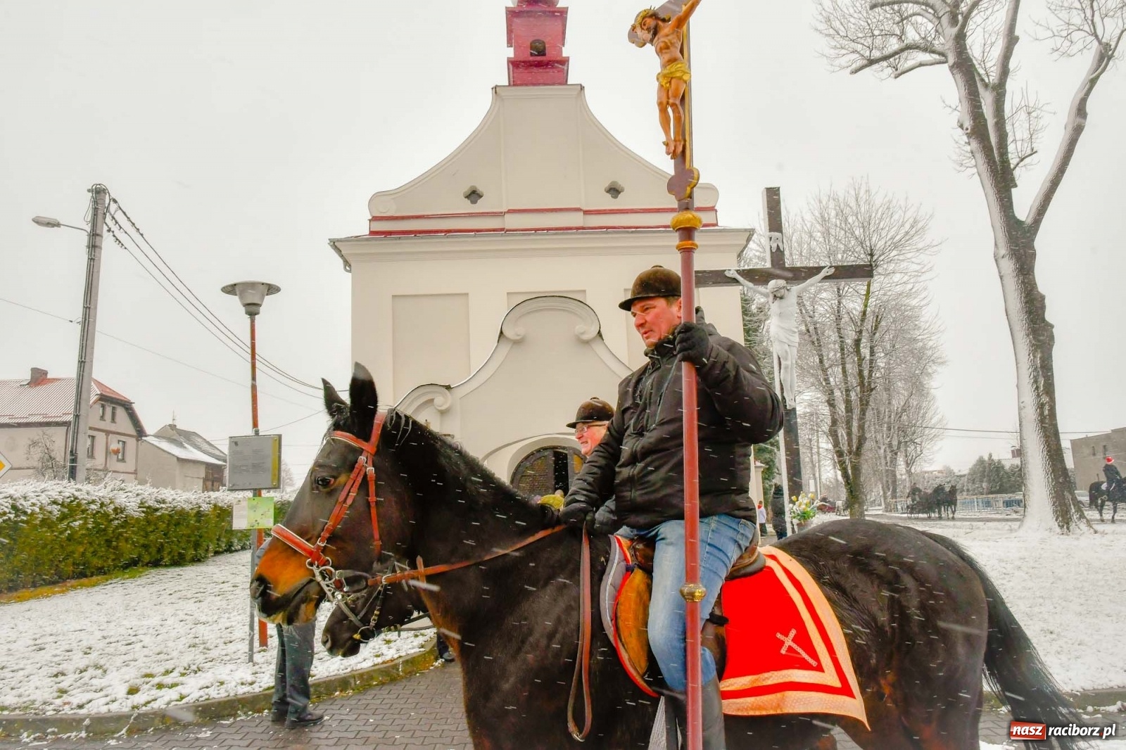 Zdjęcie w galerii na portalu naszraciborz.pl: W Krzanowicach odbyła się doroczna procesja na św. Mikołaja wiadomości z regionu