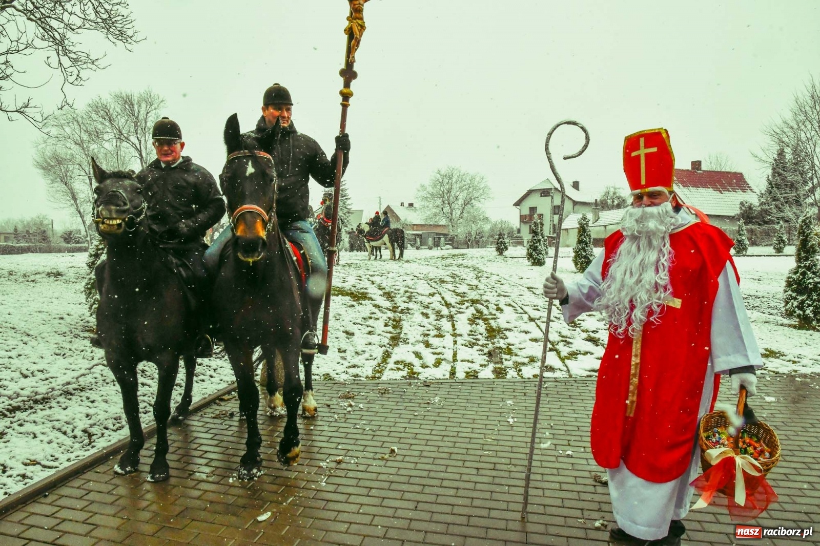 Zdjęcie w galerii na portalu naszraciborz.pl: W Krzanowicach odbyła się doroczna procesja na św. Mikołaja wiadomości z regionu