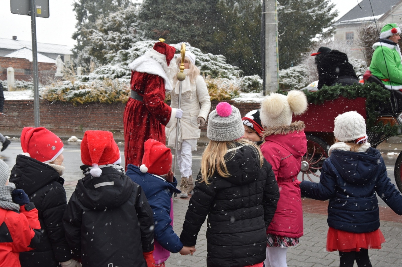 Zdjęcie w galerii na portalu naszraciborz.pl: Ho, ho, ho. A któż to zawitał do Bieńkowic wiadomości z regionu