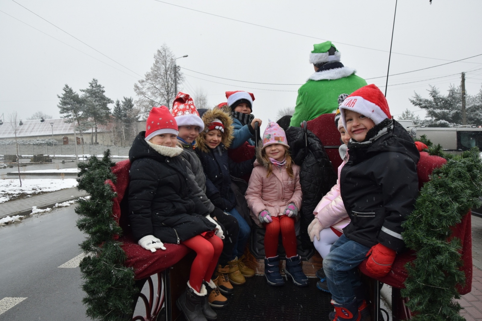 Zdjęcie w galerii na portalu naszraciborz.pl: Ho, ho, ho. A któż to zawitał do Bieńkowic wiadomości z regionu