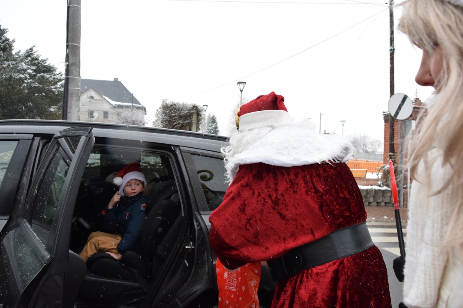 Zdjęcie w galerii na portalu naszraciborz.pl: Ho, ho, ho. A któż to zawitał do Bieńkowic wiadomości z regionu