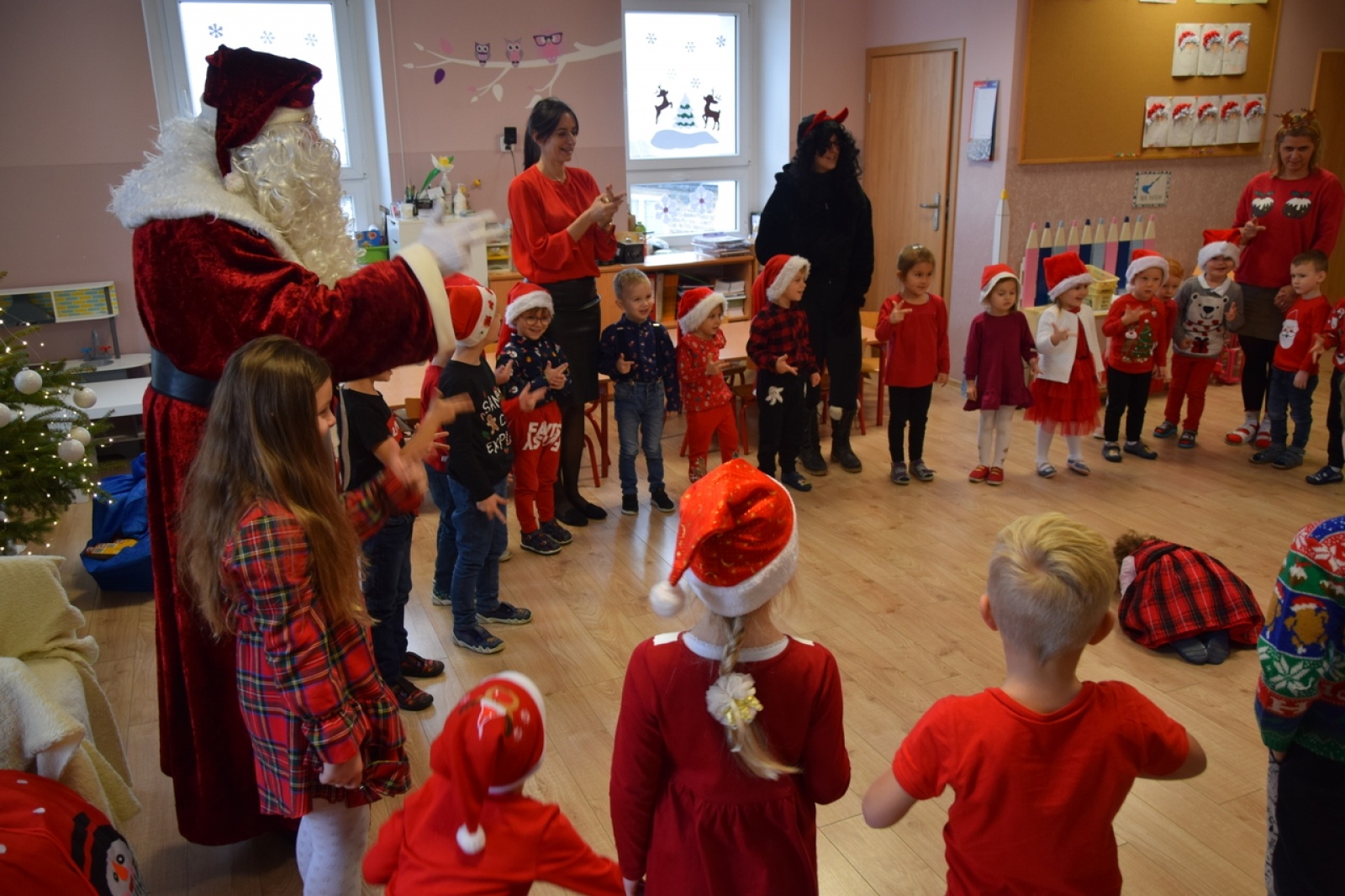 Zdjęcie w galerii na portalu naszraciborz.pl: Ho, ho, ho. A któż to zawitał do Bieńkowic wiadomości z regionu