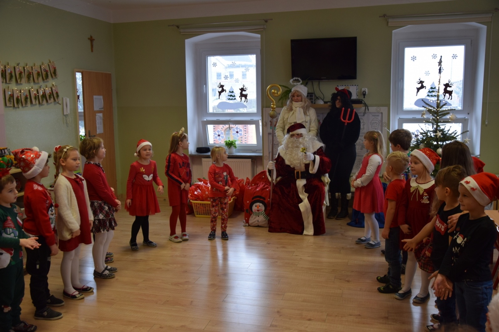 Zdjęcie w galerii na portalu naszraciborz.pl: Ho, ho, ho. A któż to zawitał do Bieńkowic wiadomości z regionu