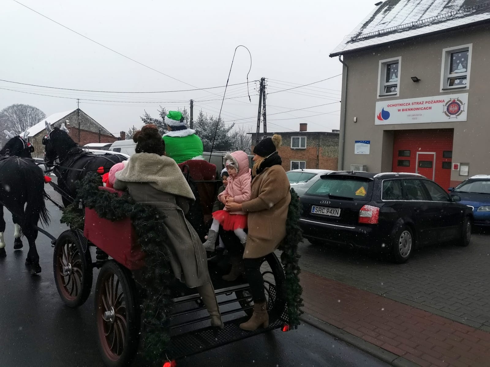 Zdjęcie w galerii na portalu naszraciborz.pl: Ho, ho, ho. A któż to zawitał do Bieńkowic wiadomości z regionu