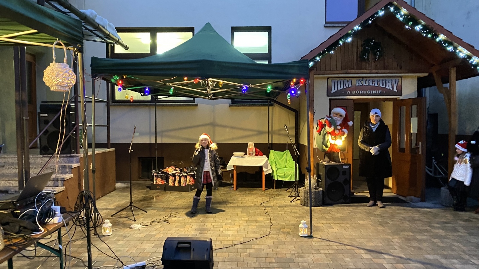 Zdjęcie w galerii na portalu naszraciborz.pl: W Borucinie rozbłysła choinka. Wkrótce zajaśnieje w Krzanowicach wiadomości z regionu