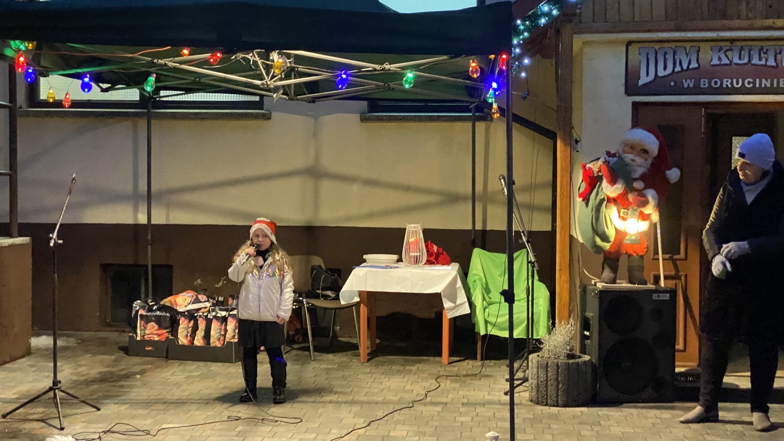 Zdjęcie w galerii na portalu naszraciborz.pl: W Borucinie rozbłysła choinka. Wkrótce zajaśnieje w Krzanowicach wiadomości z regionu