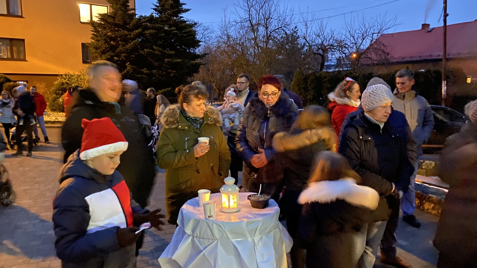 Zdjęcie w galerii na portalu naszraciborz.pl: W Borucinie rozbłysła choinka. Wkrótce zajaśnieje w Krzanowicach wiadomości z regionu