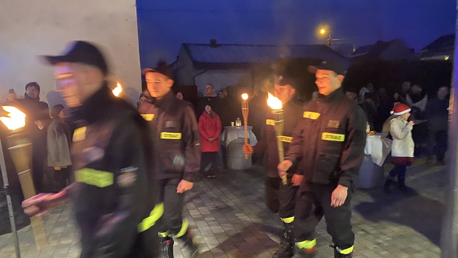 Zdjęcie w galerii na portalu naszraciborz.pl: W Borucinie rozbłysła choinka. Wkrótce zajaśnieje w Krzanowicach wiadomości z regionu