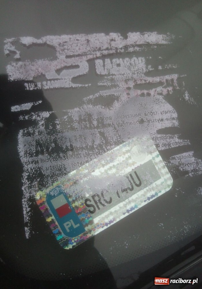 Zdjęcie w galerii na portalu naszraciborz.pl: Wyborcy na Ostrogu drapali szyby wiadomości z regionu