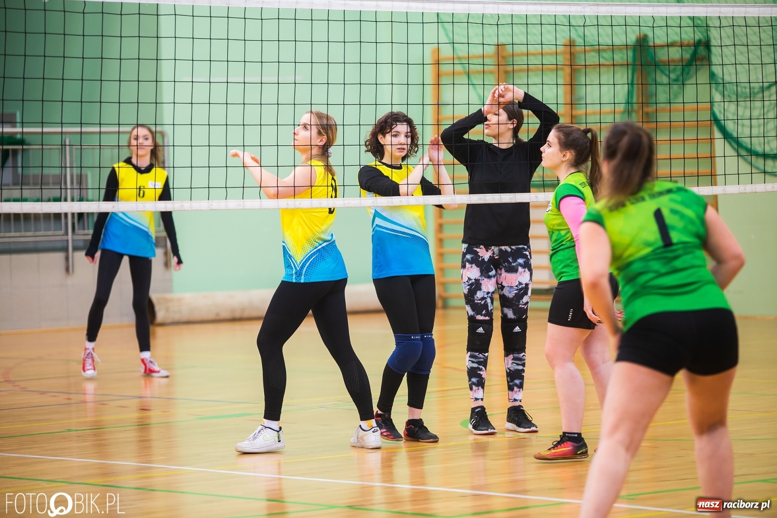 Zdjęcie w galerii na portalu naszraciborz.pl: Turniej Mikołajkowy w Piłce Siatkowej w Arenie Rafako [WYNIKI] wiadomości z regionu