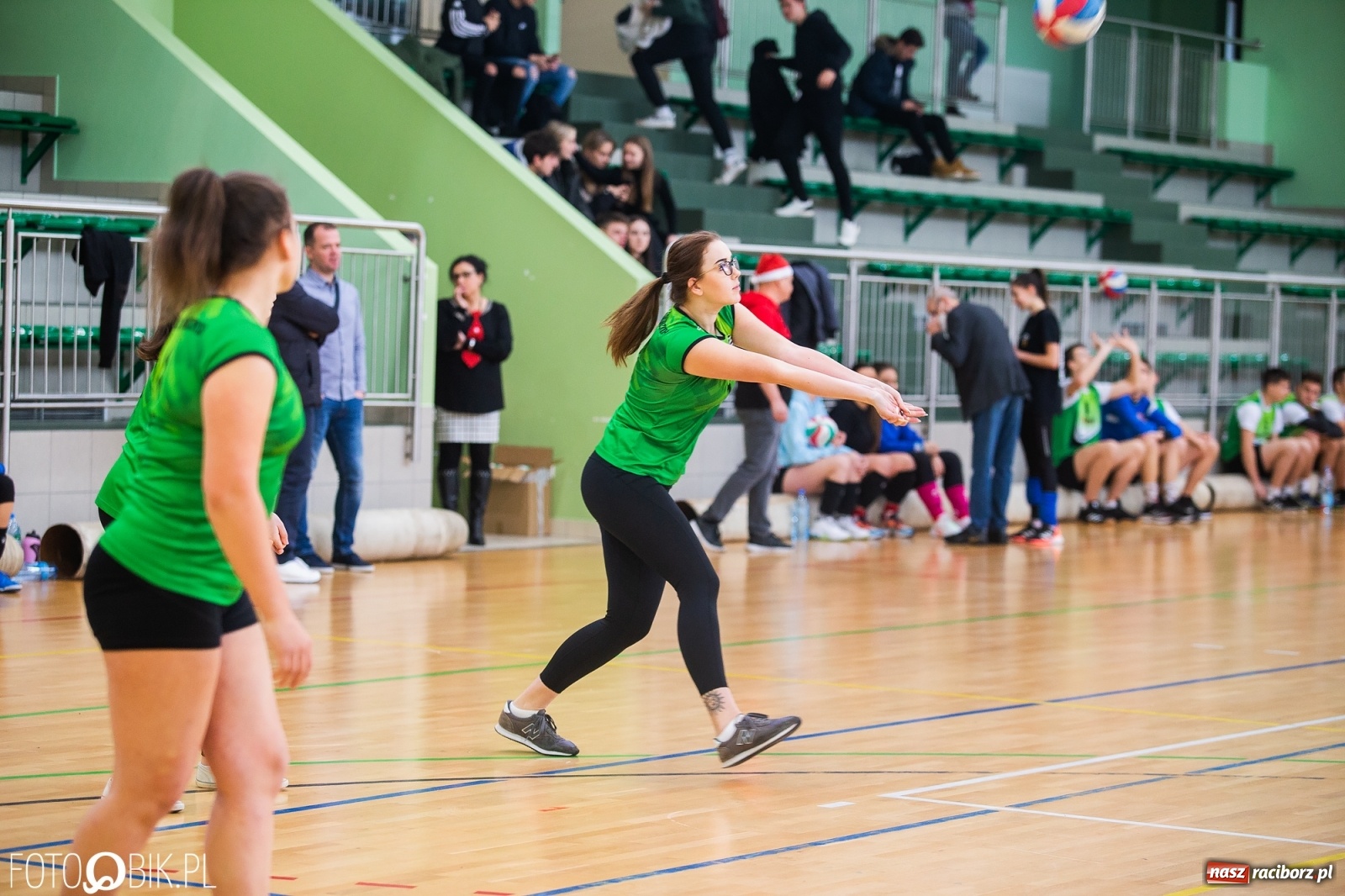 Zdjęcie w galerii na portalu naszraciborz.pl: Turniej Mikołajkowy w Piłce Siatkowej w Arenie Rafako [WYNIKI] wiadomości z regionu