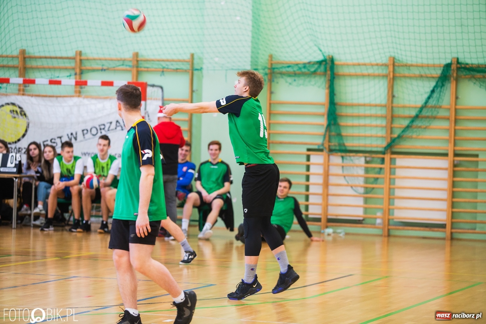 Zdjęcie w galerii na portalu naszraciborz.pl: Turniej Mikołajkowy w Piłce Siatkowej w Arenie Rafako [WYNIKI] wiadomości z regionu
