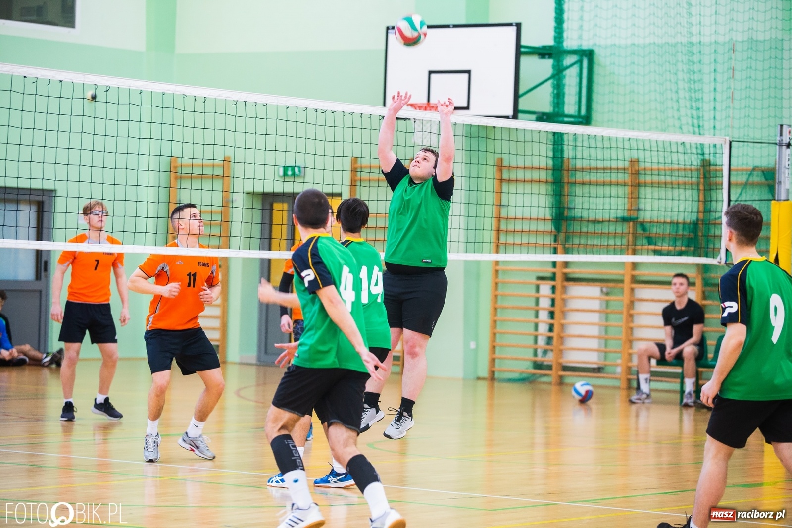 Zdjęcie w galerii na portalu naszraciborz.pl: Turniej Mikołajkowy w Piłce Siatkowej w Arenie Rafako [WYNIKI] wiadomości z regionu
