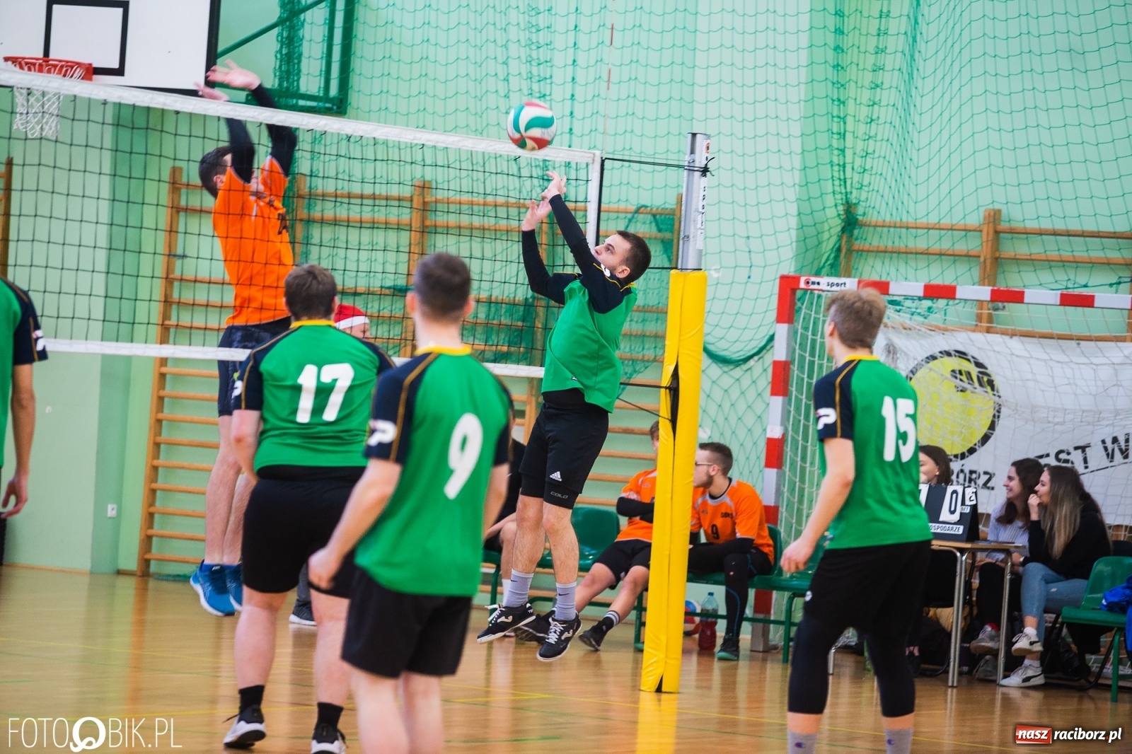 Zdjęcie w galerii na portalu naszraciborz.pl: Turniej Mikołajkowy w Piłce Siatkowej w Arenie Rafako [WYNIKI] wiadomości z regionu
