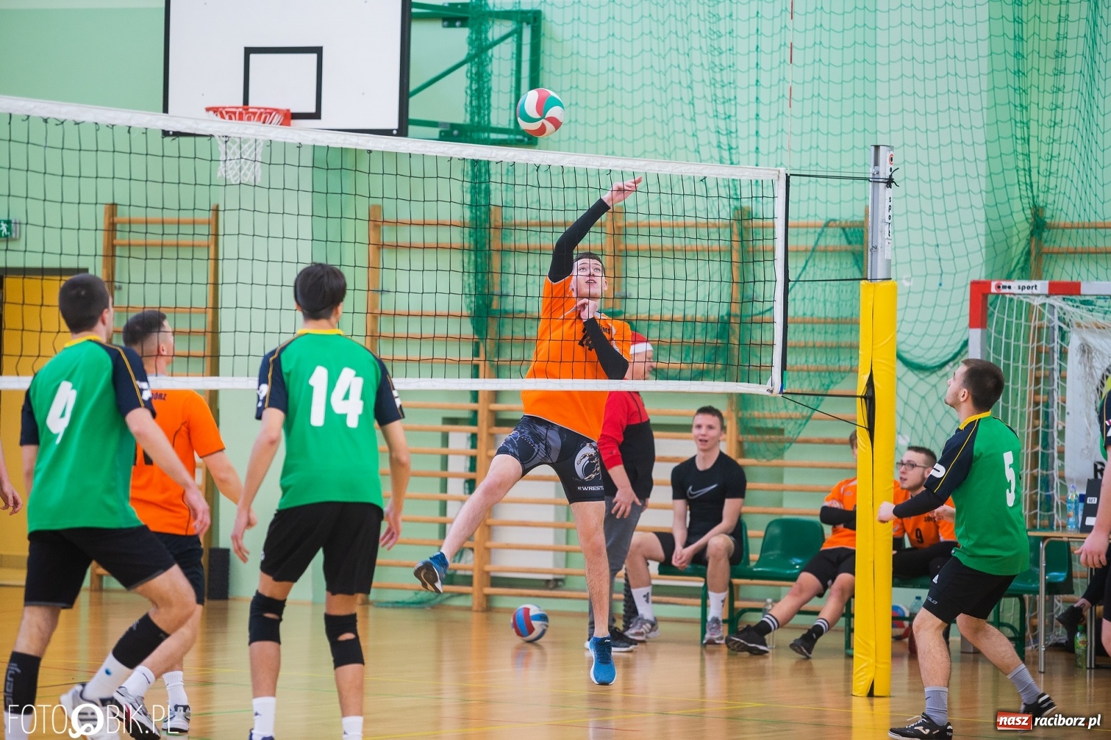 Zdjęcie w galerii na portalu naszraciborz.pl: Turniej Mikołajkowy w Piłce Siatkowej w Arenie Rafako [WYNIKI] wiadomości z regionu
