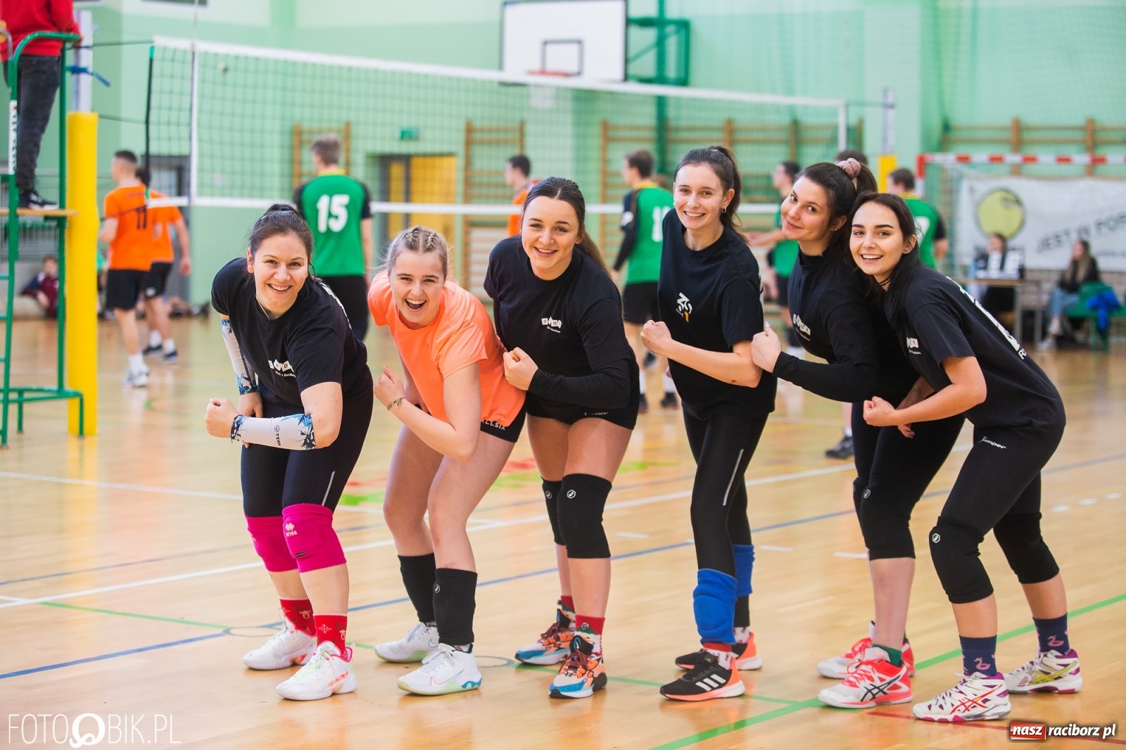 Zdjęcie w galerii na portalu naszraciborz.pl: Turniej Mikołajkowy w Piłce Siatkowej w Arenie Rafako [WYNIKI] wiadomości z regionu