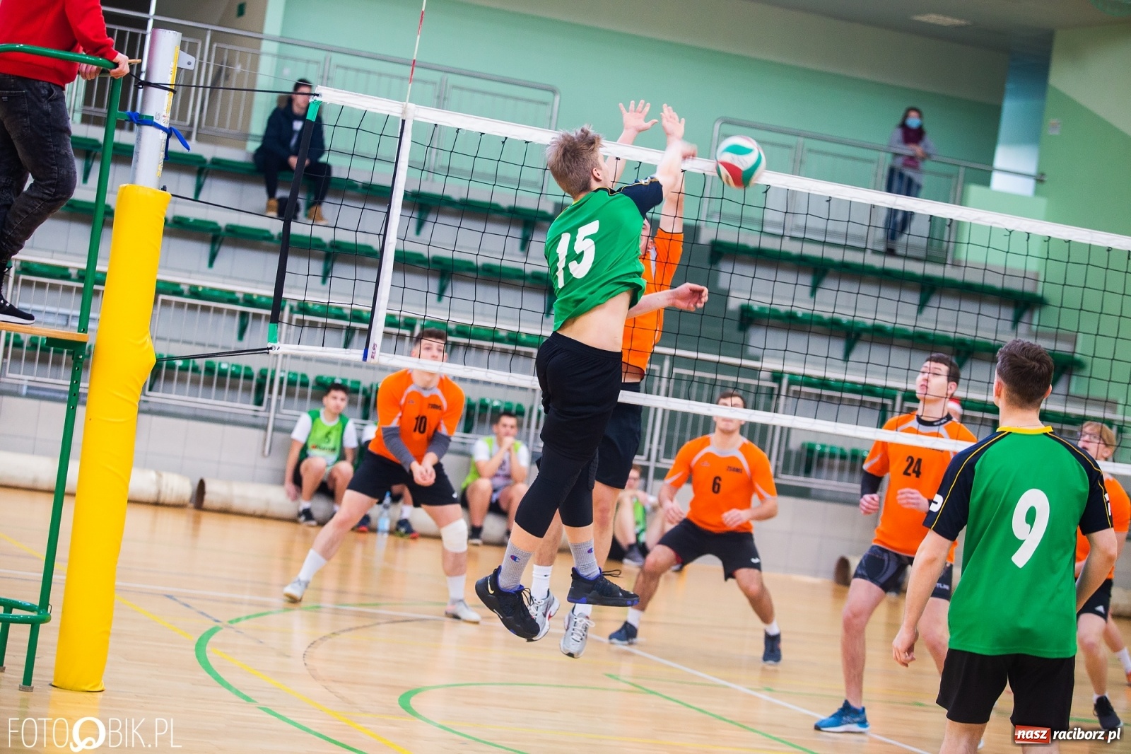 Zdjęcie w galerii na portalu naszraciborz.pl: Turniej Mikołajkowy w Piłce Siatkowej w Arenie Rafako [WYNIKI] wiadomości z regionu